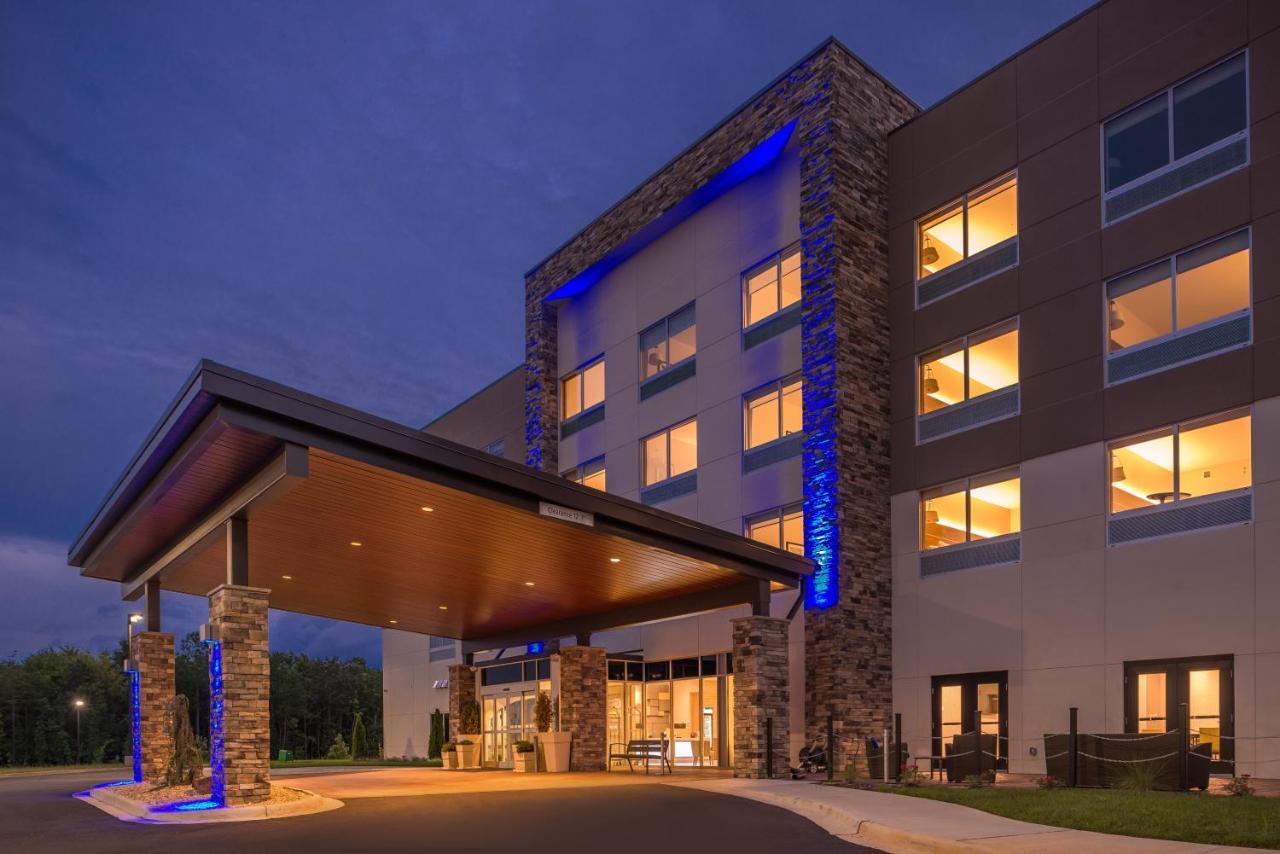 Holiday Inn Express & Suites Farmville By Ihg Buitenkant foto